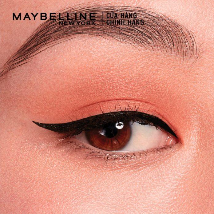 Maybelline New York Hyper Sharp Liner cho đường kẻ mắt sắc nét tuyệt đối.