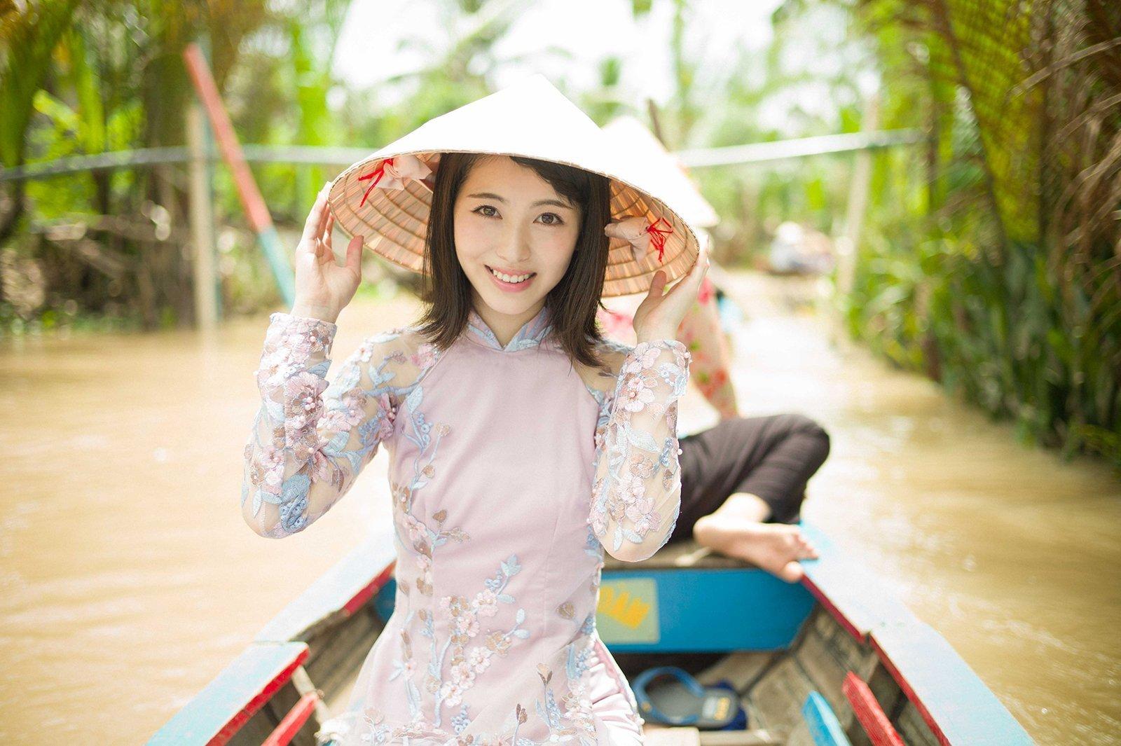 Hamabe Minami đã từng đến Việt Nam nhân dịp cô 18 tuổi.