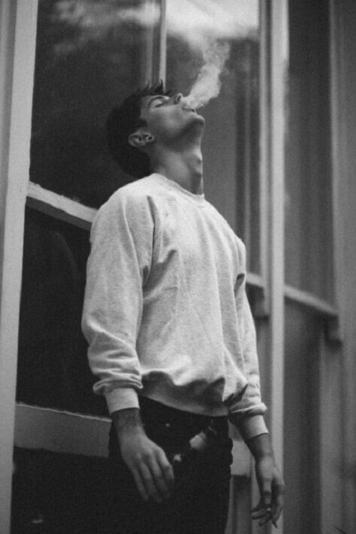 Ảnh buồn hút thuốc (Nguồn: Internet) Ảnh buồn hút thuốc (Nguồn: Internet)