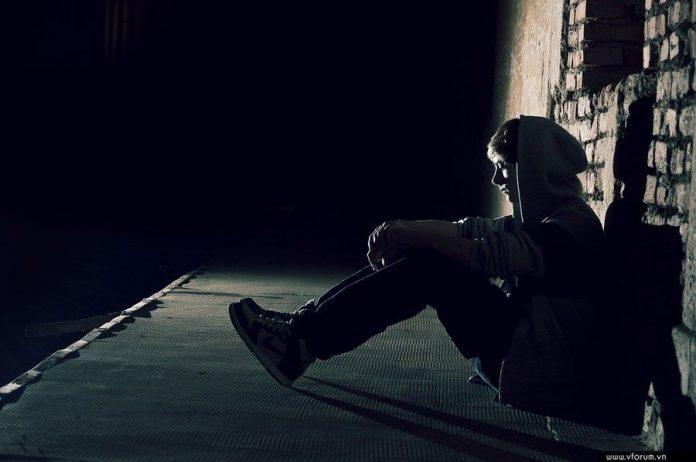 Ảnh nam tâm trạng buồn (Nguồn: Internet) Ảnh nam tâm trạng buồn (Nguồn: Internet)