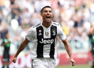 Cristiano Ronaldo trong màu áo Juventus