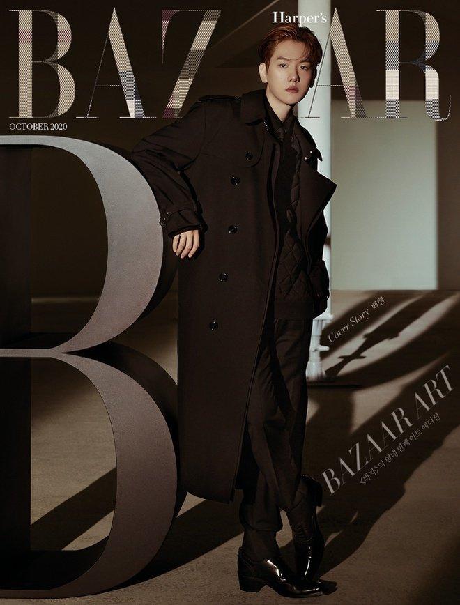 Không chỉ ELLE, Burberry còn push Baekhyun lên cả Bazaar số tháng này (Nguồn: Internet)