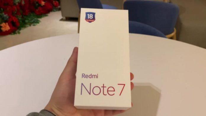 Mặt trước của hộp Xiaomi Redmi Note 7