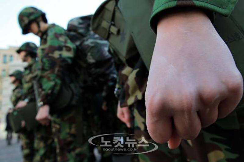 Người quân nhân có ý định tự tử nhưng đã từ bỏ khi gặp Yoo Jae Suk (ảnh: internet)