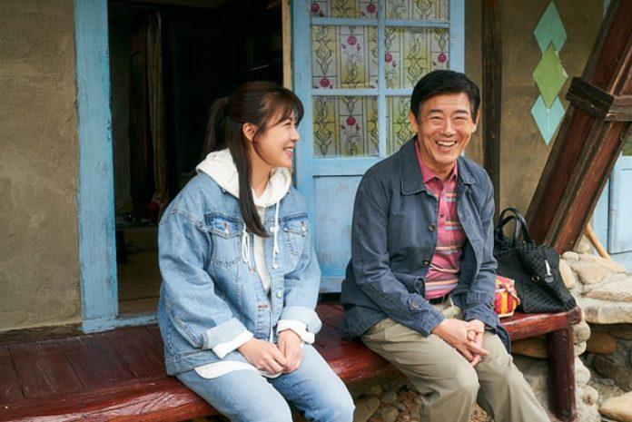 Ha Ji Won và Sung Dong Il vui vẻ trên phim trường (Nguồn: Internet).