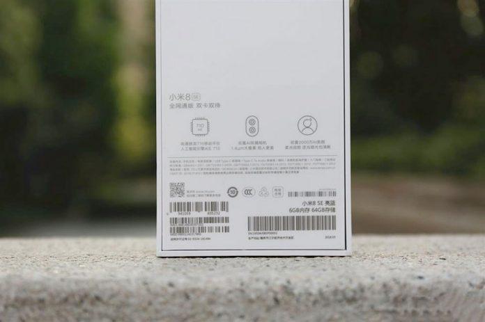 Hộp của Xiaomi Mi 8 SE