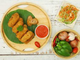 Nem chua rán - món ăn vặt quen thuộc của giới trẻ Hà Nội (Nguồn: Feedy Món Ăn Ngon)