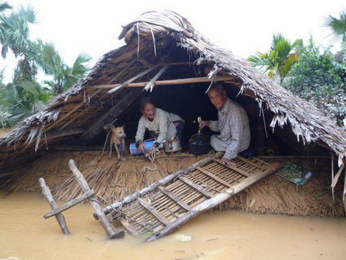 Người dân mất nhà cửa, hoa màu, gia súc, mất cả điện nước, lương thực...(Ảnh: Internet)