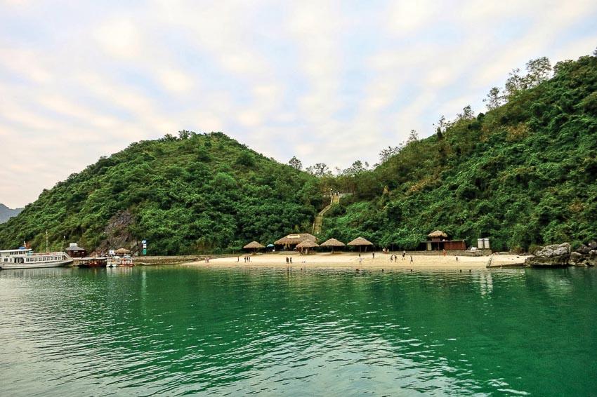 Đảo Soi Sim - hòn đảo đẹp hoang sơ trên vịnh Hạ Long ( nguồn: Internet )