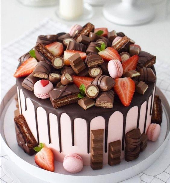 Bánh sinh nhật full topping chocolate (Ảnh: internet)