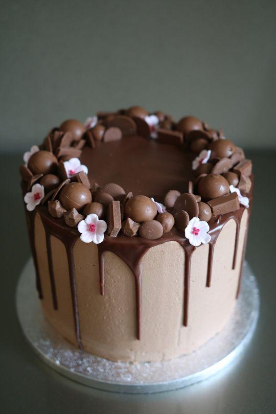 Bánh sinh nhật đơn giản mà tinh tế (Ảnh: internet)