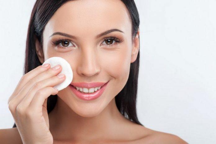 Review nước hoa hồng Ponds White Beauty Lightening Toner - Có làm sáng da như lời đồn? Butylene glycol cấp ẩm công dụng dưỡng ẩm hoa hồng làm sáng da Niacinamide nước hoa nước hoa hồng nước hoa hồng Pond s nước hoa hồng Pond s White Beauty Light Toner Pond s White Beauty Light Toner Ponds review nước hoa hồng sản phẩm sáng da thiết kế thông tin Tocopherol Acetate Vitamin E toner