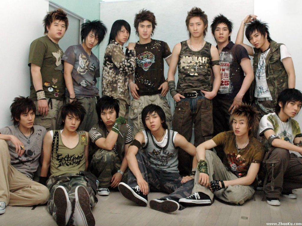 Super Junior lần đầu giành chiến thắng âm nhạc với ca khúc U và đội hình 13 thành viên. (Ảnh: Internet)