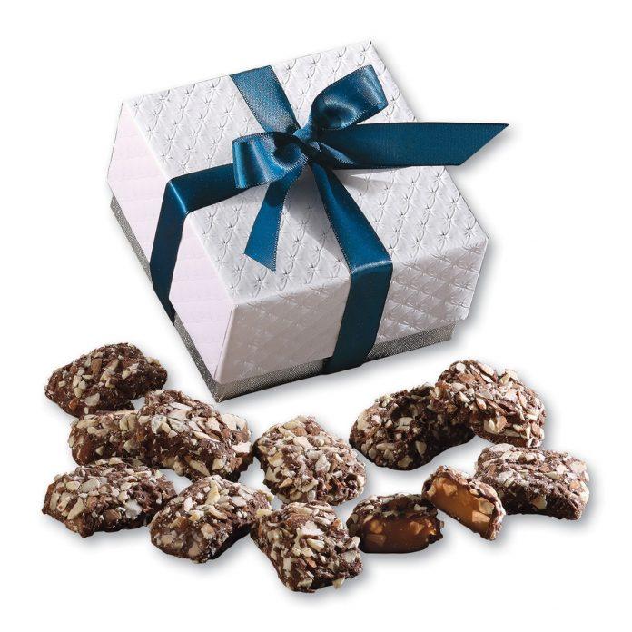 Vài thanh kẹo toffee sẽ là món quà tặng ngọt ngào cho những người thân yêu của bạn! (Ảnh: Internet).