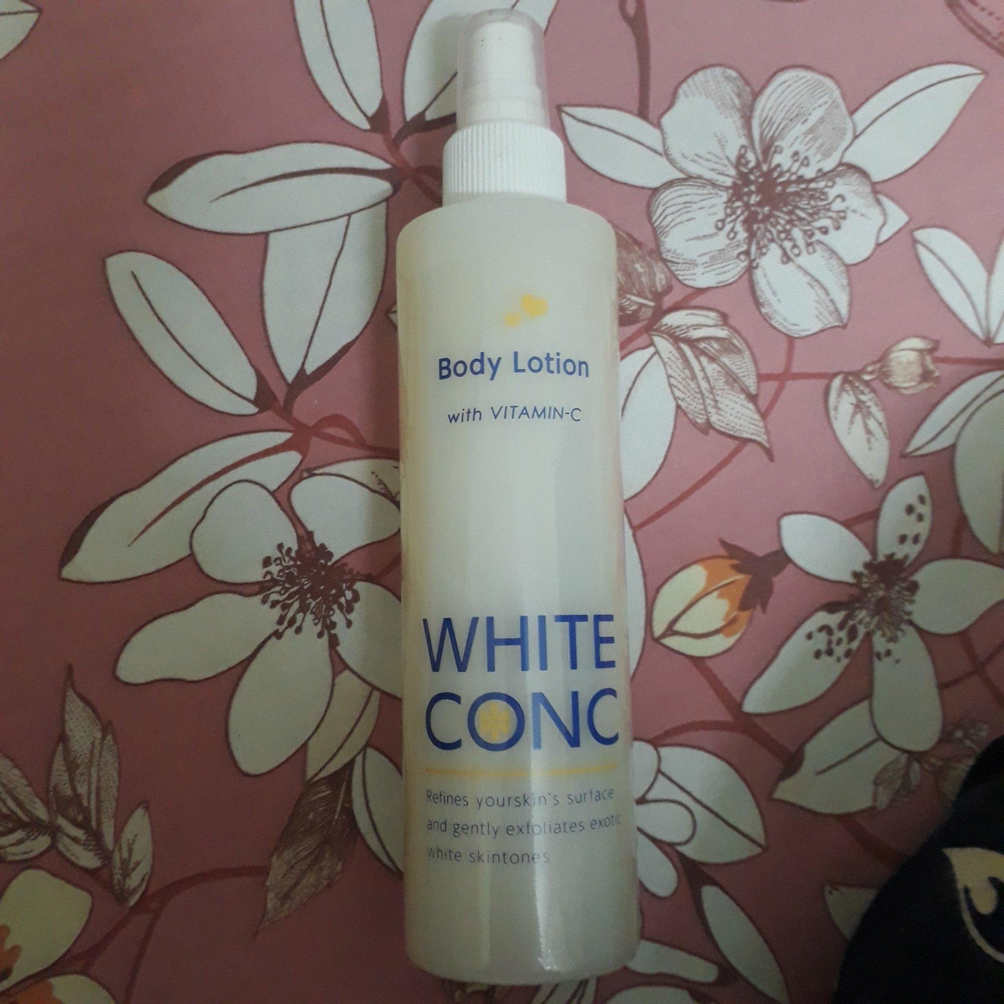 Mẫu mã bao bì chai xịt dưỡng trắng da toàn thân White Conc mang dáng vẻ nhẹ nhàng, đơn giản (ảnh: BlogAnChoi).