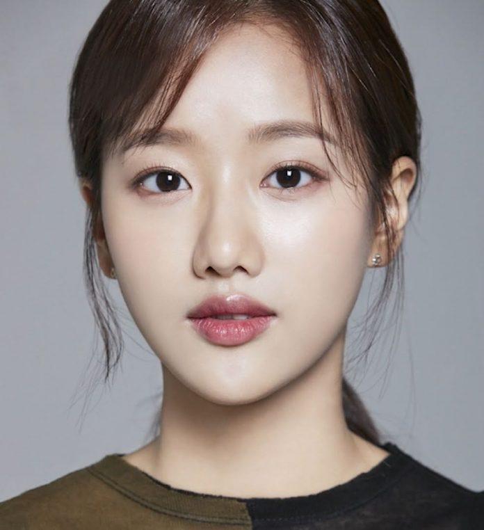 Thành viên Lee Naeun của nhóm nhạc nữ April. Kể từ khi rẽ hướng sang đóng phim, danh tiếng của nữ thần tượng ngày một khởi sắc. (Nguồn: Internet)