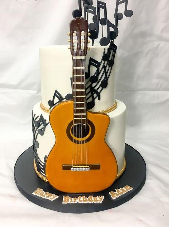 Bánh sinh nhật với cây đàn guitar cực đẹp (Ảnh: internet)