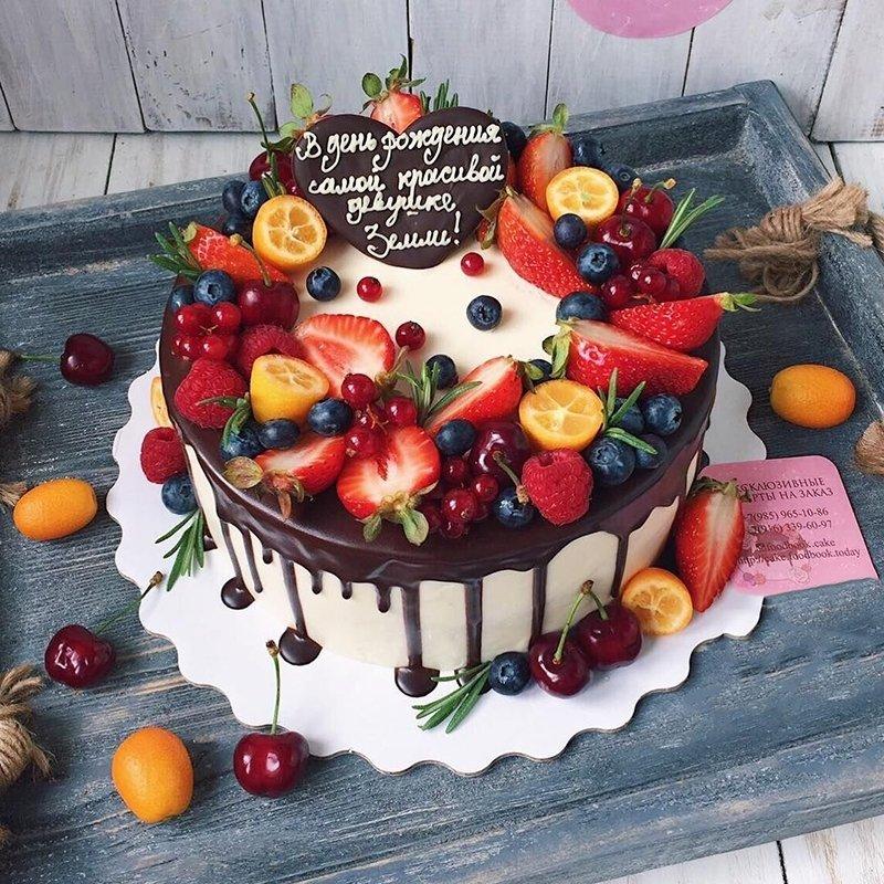 Bánh sinh nhật với đủ loại trái cây (Ảnh: internet)