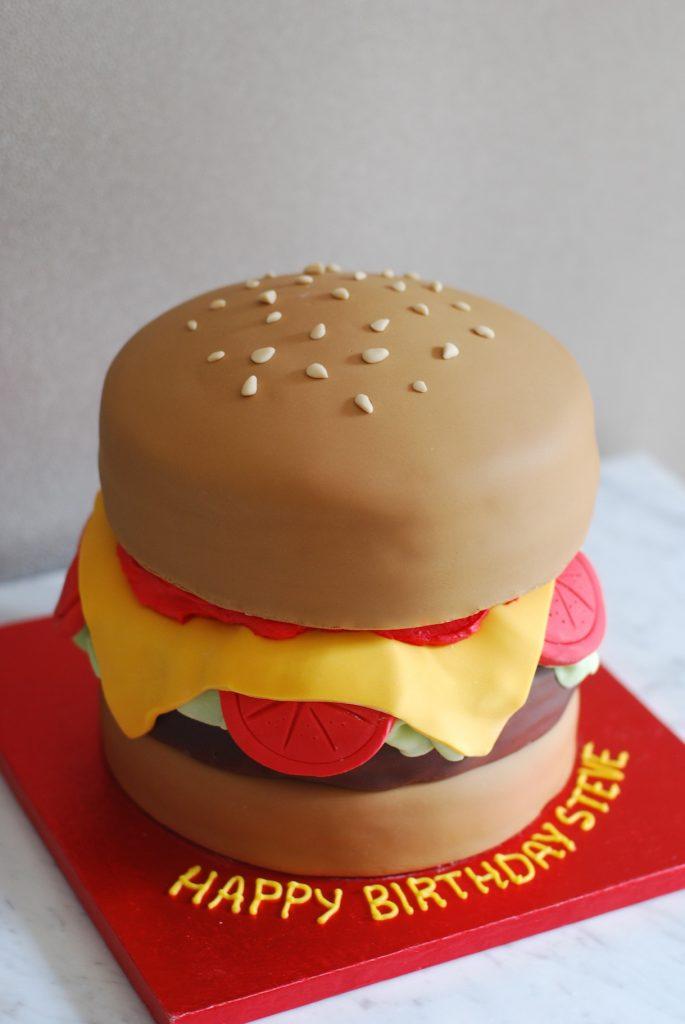 Bánh sinh nhật Hamburger cực thích mắt (Ảnh: internet)
