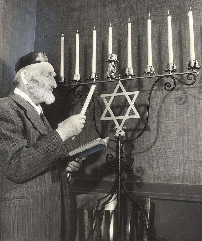 Và từ đó "phép màu Hanukkah" tiếp tục được lưu truyền và kỷ niệm qua nhiều thế kỷ. (Ảnh: Internet)