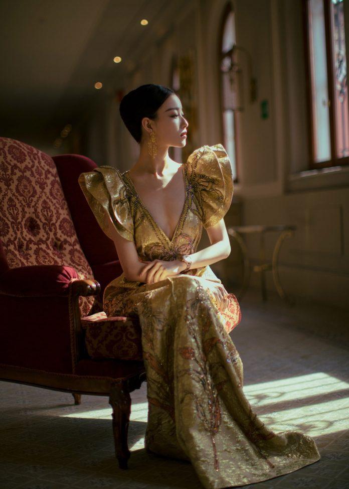 Xuất hiện tại Liên hoan phim Venice với bộ đầm kiêu sa được Gucci thiết kế riêng (Nguồn: Internet)