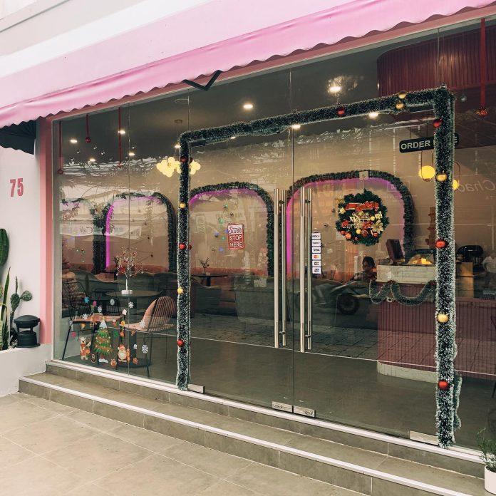 Không gian hường phấn tại Shoogar Cafe & Dessert. (Ảnh: Fanpage Facebook Shoogar Cafe & Dessert)