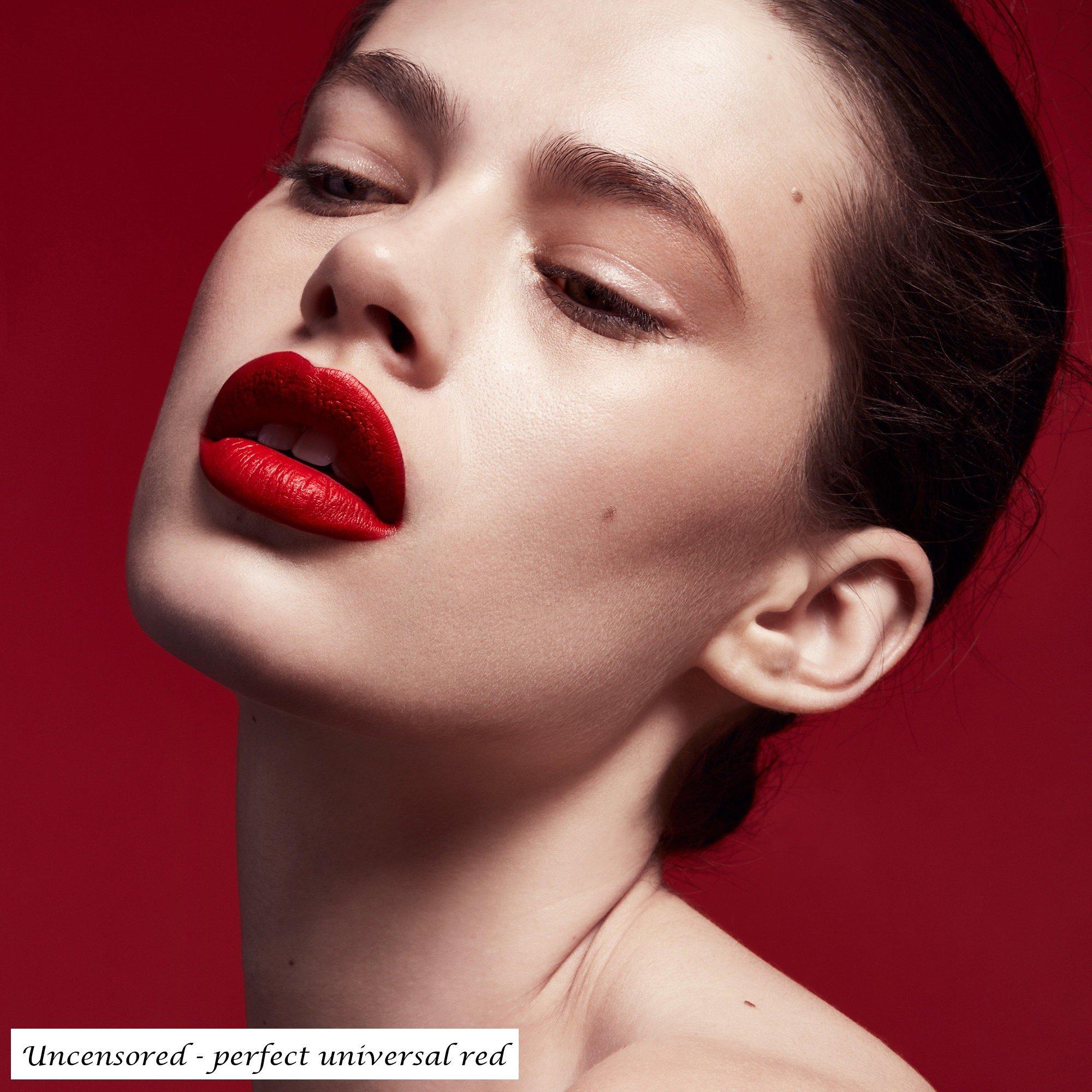 Màu Uncensored của Fenty Beauty Stunna Lip Paint Longwear Fluid Lip Color được đánh giá là màu đỏ "perfect universal" (Nguồn: Internet).