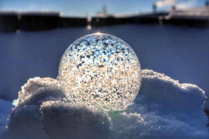 Khoảnh khắc kỳ diệu của bong bóng tuyết. (Ảnh: Internet)