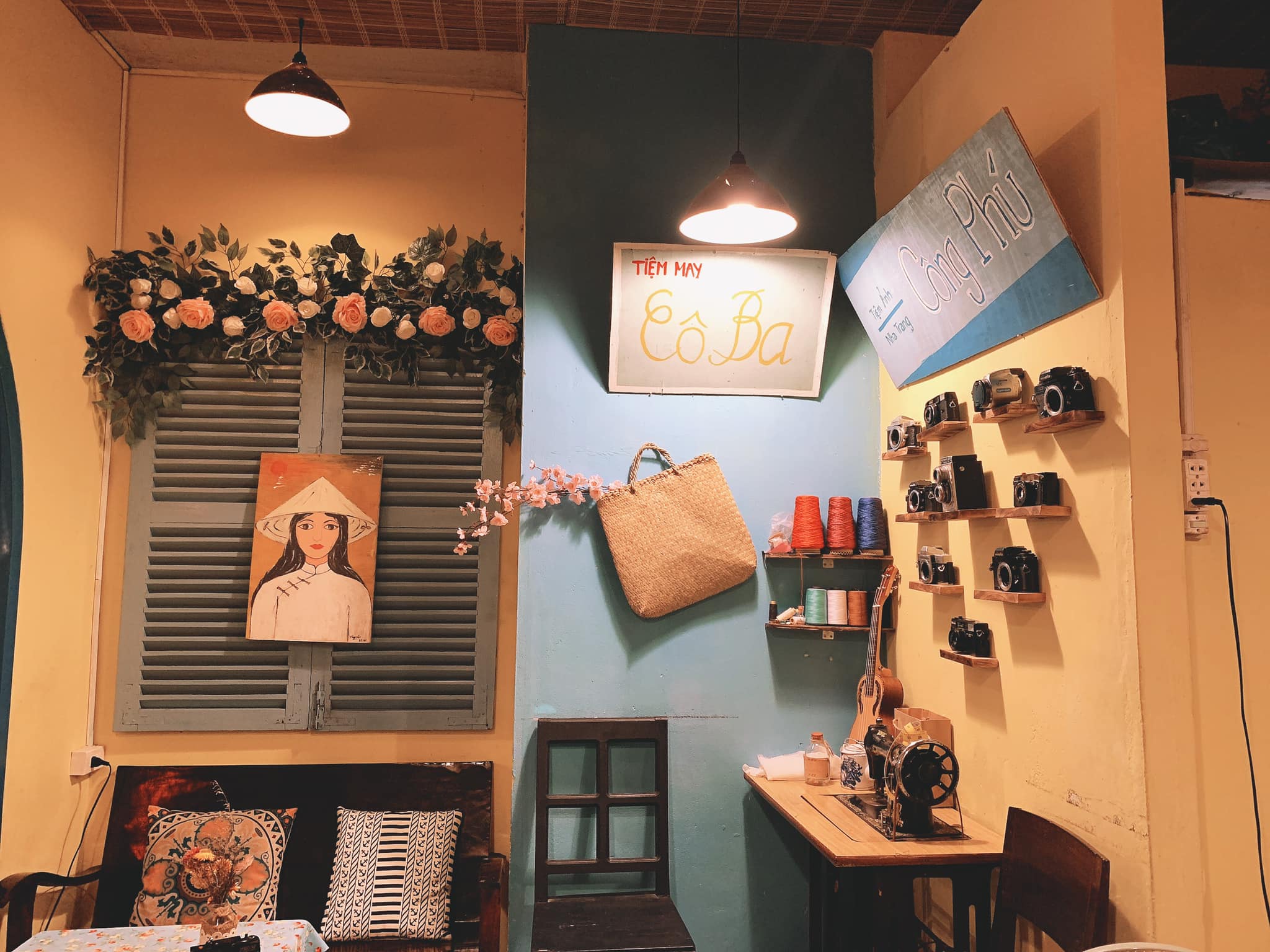 Góc cà phê hoài niệm mang lại cảm giác ấm áp (Ảnh: Facebook Tiệm cafe THANH XUÂN 52/28 Yersin-Nha Trang)