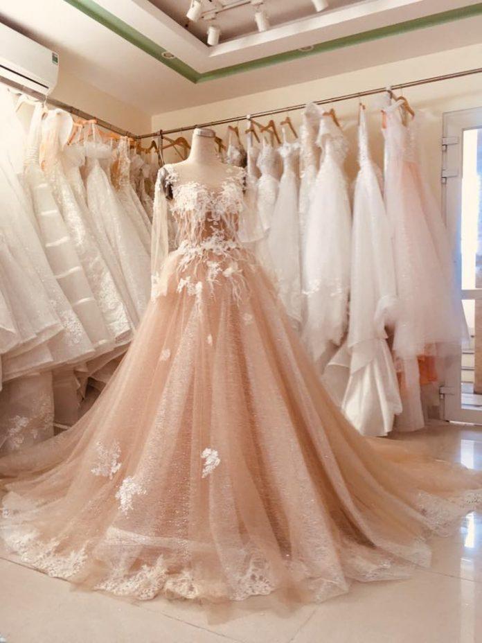 Hình ảnh váy cưới đẹp màu kem (Ảnh: Internet)