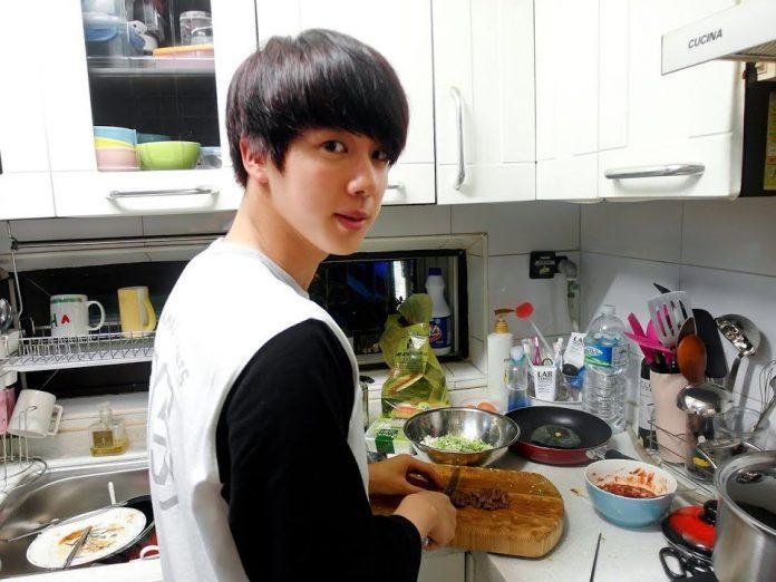 Anh chàng Jin tội nghiệp bị RamSay phê bình khả năng nấu ăn tận 2 lần (Ảnh: Internet)