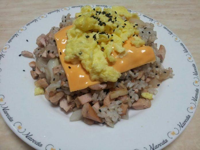 Món cơm rang trứng và phô mai của Jin (Ảnh: Internet)