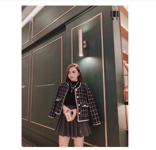 Áo khoác tweed đi với chân váy xòe đơn giản nhưng thu hút (Nguồn: BlogAnChoi)