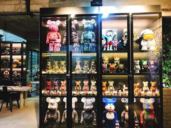 Mô hình gấu đồ chơi Bearbrick ở 3H Coffee. (Nguồn ảnh: Internet)