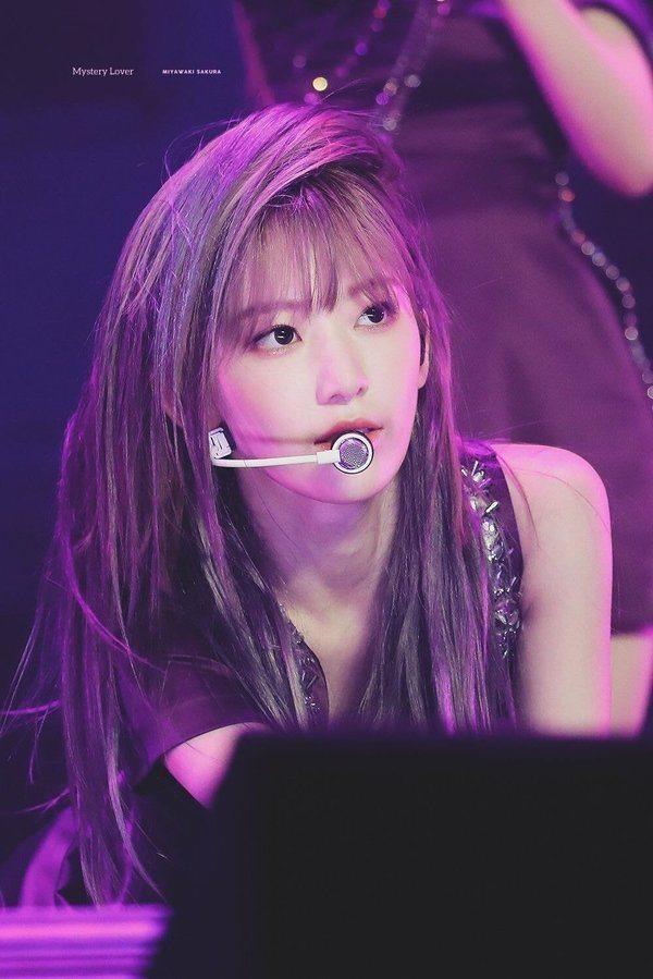 Ảnh fansite huyền thoại của Sakura IZ*ONE (Ảnh: Twitter)