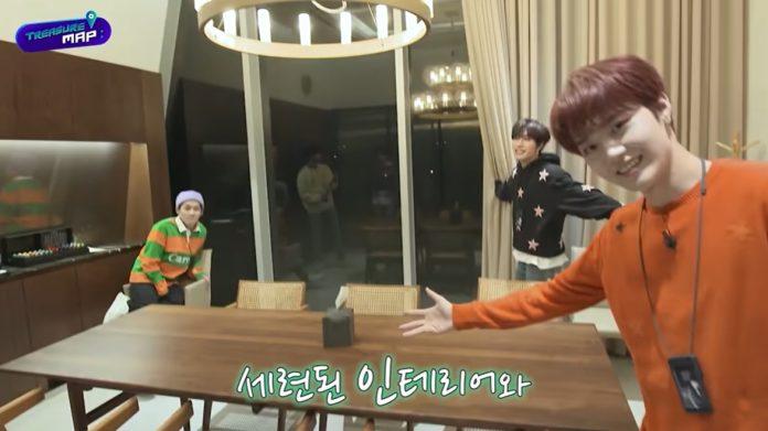 Phòng họp sang trọng có máy pha cà phê, trà (Ảnh: YouTube)