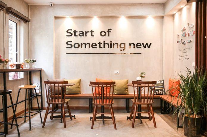 Quán cafe có những góc rộng rãi để tụ hội bạn bè, học nhóm. (Ảnh: Internet)