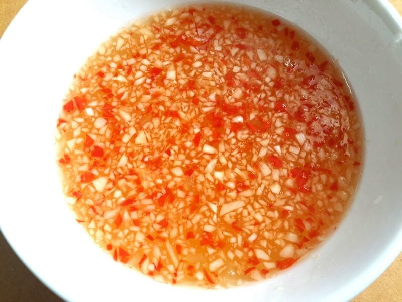 nước mắm tỏi ớt chua ngọt đậm vị (Nguồn: Internet)