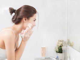 Cách chăm sóc da mặt bị mụn- Nắm ngay bí quyết “vàng” để làn da mịn màng ngay Bí quyết chăm sóc da mụn hiệu quả (Nguồn: Internet).