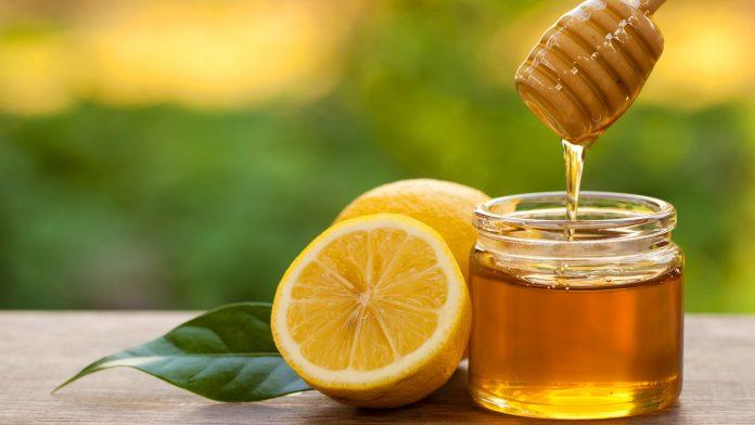 Nước chanh mật ong giúp thanh lọc cơ thể, hỗ trợ tiêu hóa và tăng cường hệ miễn dịch cực tốt. (Nguồn: Internet)