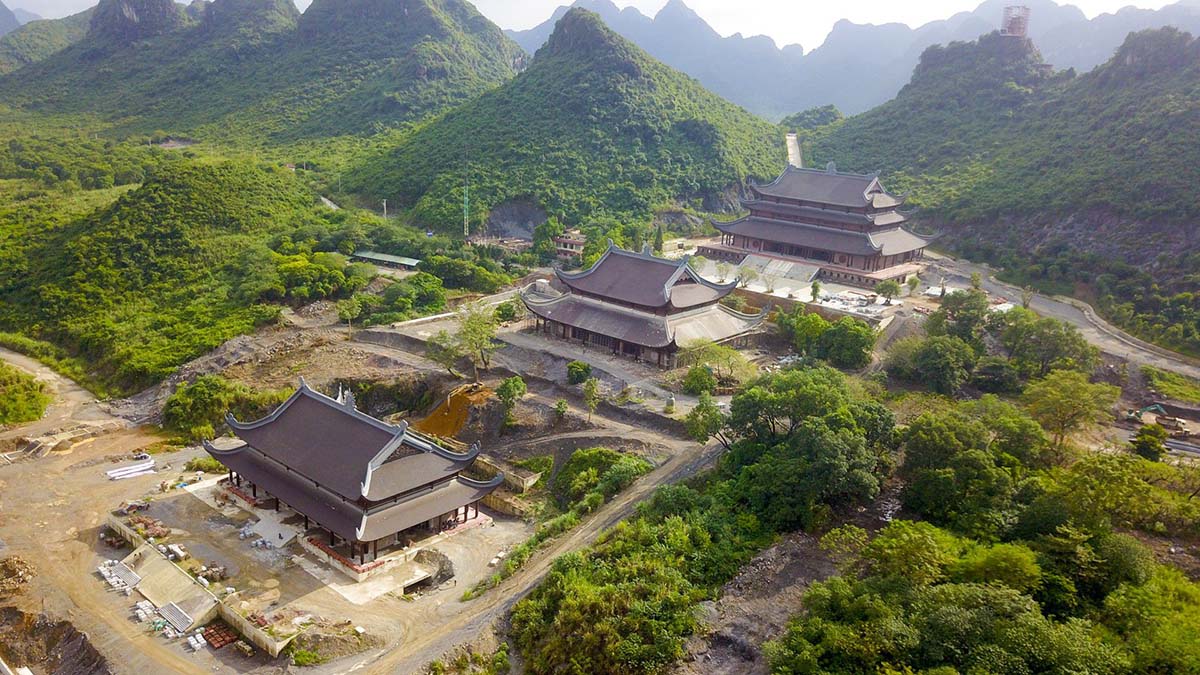 Góc tự hào: Bạn có biết quần thể chùa Tam Chúc là ngôi chùa lớn nhất thế  giới không? - BlogAnChoi