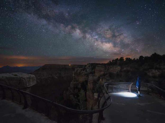 Grand Canyon không chỉ có "đất", mà còn có cả "trời" vô cùng tráng lệ (Ảnh: Internet).