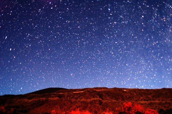 Khu bảo tồn bầu trời đêm quốc tế NamibRand, Namibia (Ảnh: Internet).