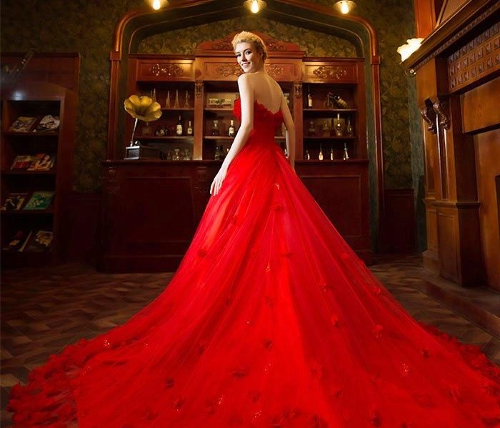 Hình ảnh váy cưới đẹp màu đỏ (Ảnh: Internet)