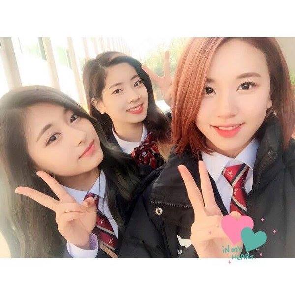 Ba mỹ nhân nhà TWIce Dahyun, Chaeyoung, Tzuyu theo học và tốt nghiệp năm 2017 và (Ảnh: Internet)