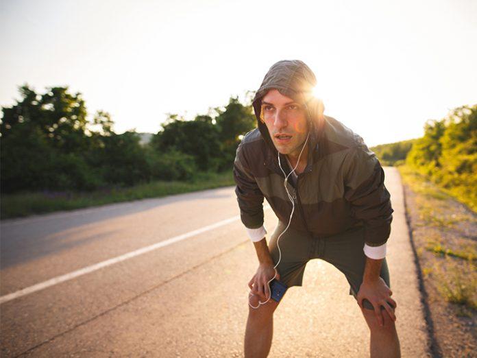 Khi quá mệt bạn có thể cho phép mình thở bằng miệng trong thời gian ngắn (Ảnh: Internet).