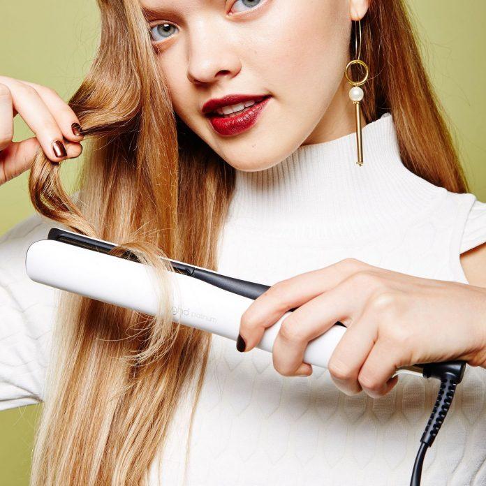 Nhiệt độ cao sẽ làm tóc rất dễ bị khô, xơ nên bạn đừng quá lạm dụng máy móc nhé (Nguồn: Internet).