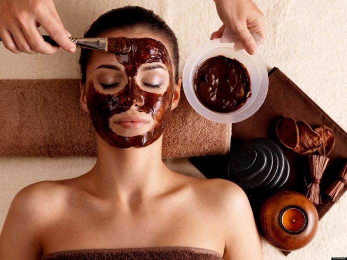 Đắp mặt nạ giúp thư giãn và bổ sung các dưỡng chất cho làn da (ảnh: internet)