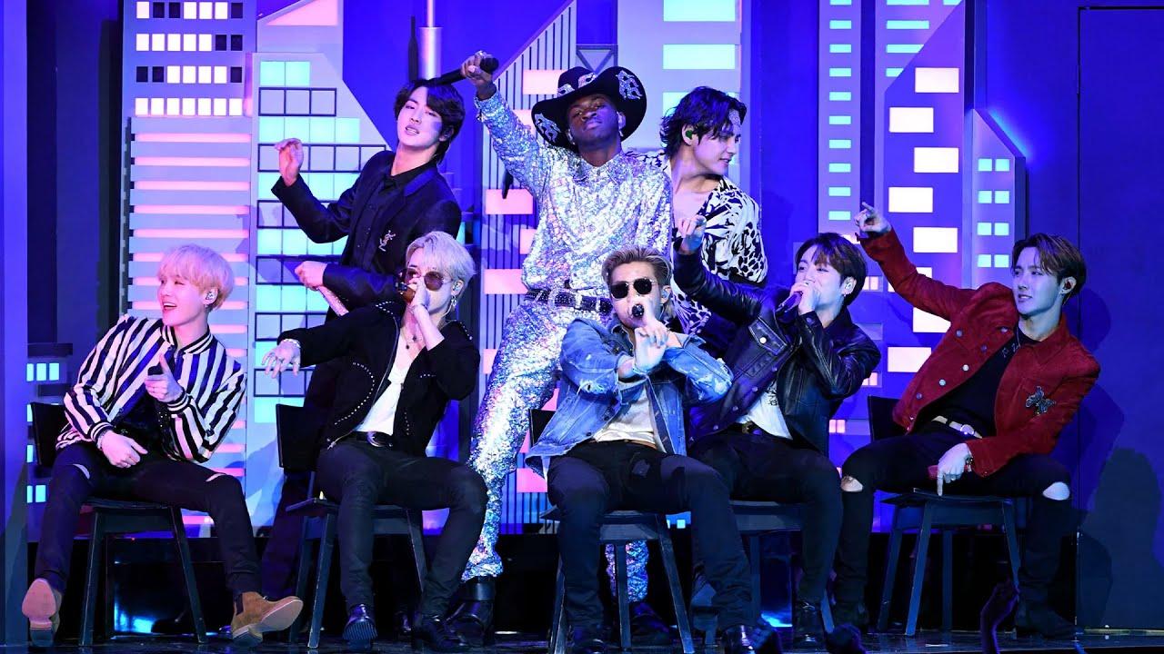 Hình ảnh BTS tại Grammy 2020. Đây là năm đầu tiên BTS có sân khấu kết hợp với nghệ sĩ khác để biểu diễn (Ảnh: Internet)