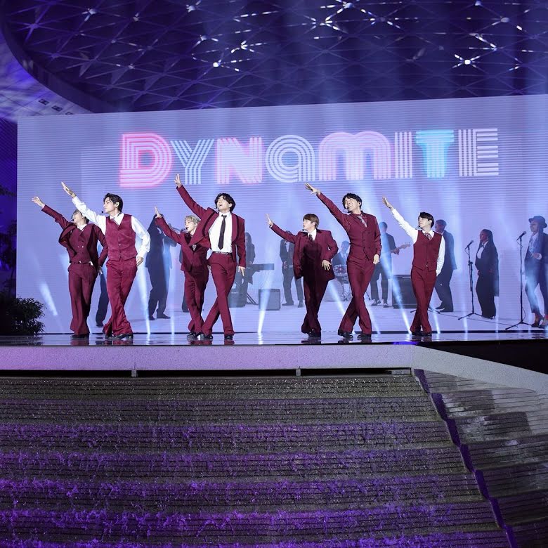 BTS trình diễn Dynamite tại sân bay Incheon (Ảnh: Internet)